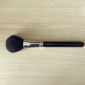 Mac 150 Powder Brush (Not Synthetic)